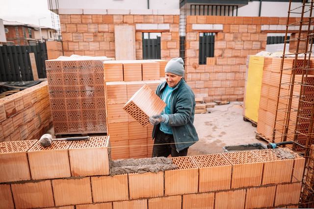 Сотни семей после половодья в Оренбуржье закупают строительные материалы